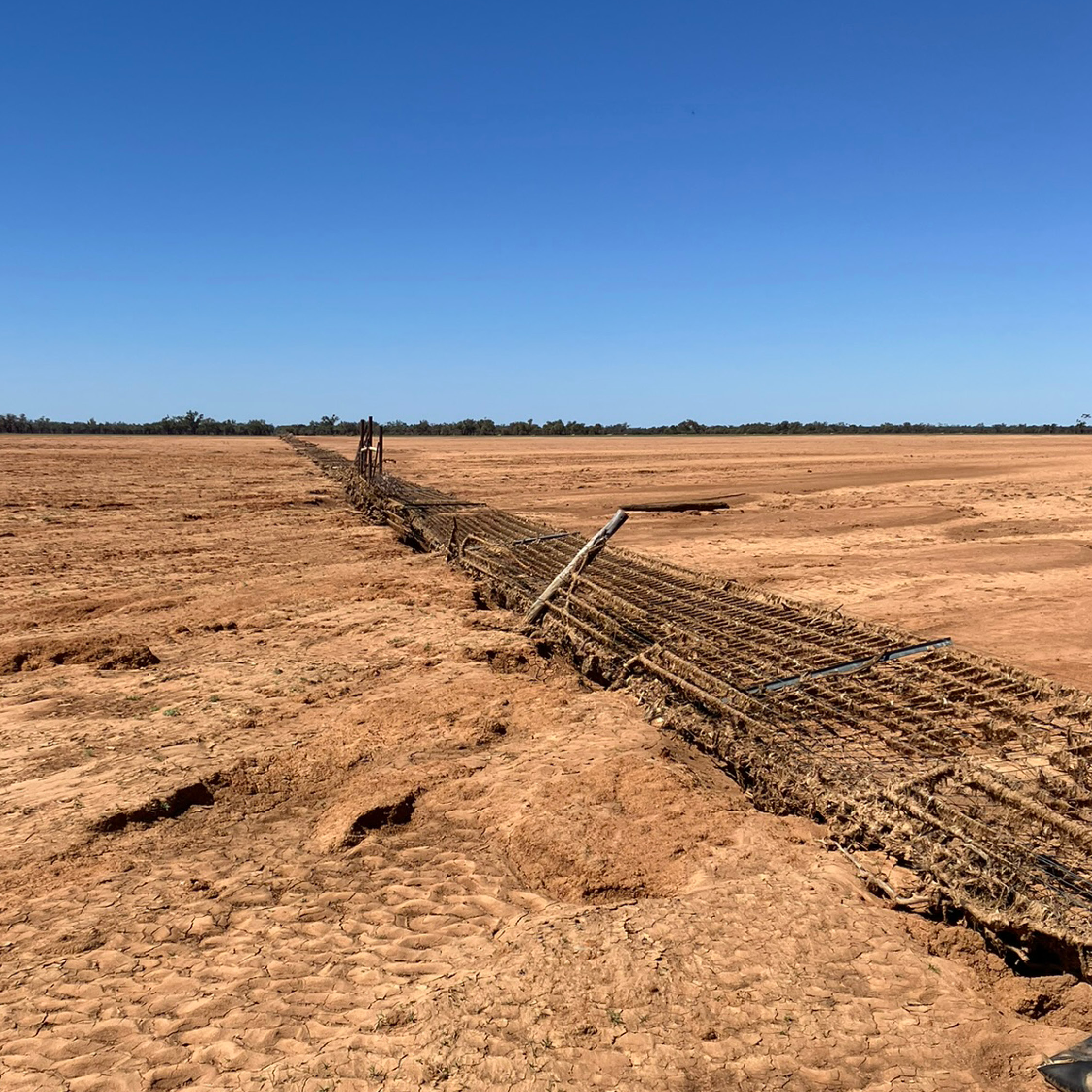 Qsc Efrg Socialtile Damagedfence